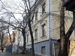 Где  эта  улица,  где  этот  дом