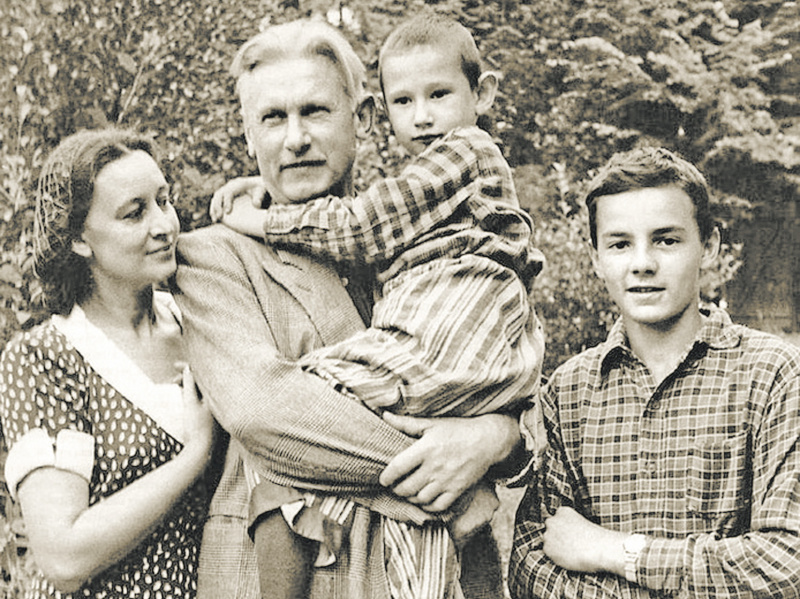 Как комбриг Фадеев писателем стал