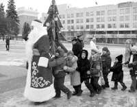 Отпустите меня веселиться, а не то я елочку съем!