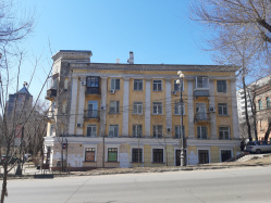 Где  эта  улица,  где  этот  дом