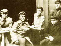 Далеко от Москвы