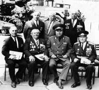 Не меркнет слава боевая
