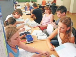Документы надо подавать скорей - до зачисления несколько дней 