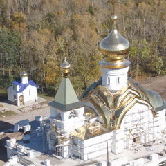 Золотые куполана Серафимовой горке