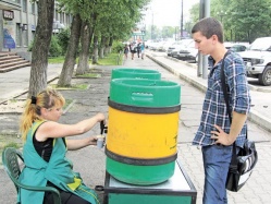 И в жаркий час налейте нам скорее квас