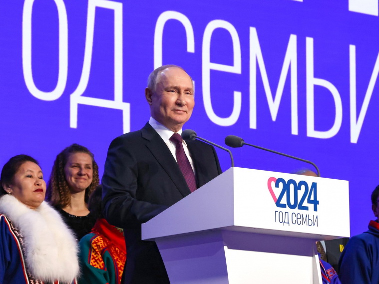 Владимир Путин утвердил единый статус многодетных семей страны