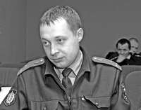Наращивают мышцы, раз оружия не дают...