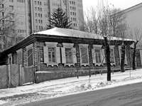Дорога к дому с верандой