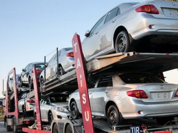 Ввоз праворульных авто продлили на год