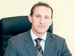 Маному в глазу не заметили