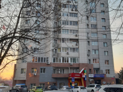 Где  эта  улица,  где  этот  дом