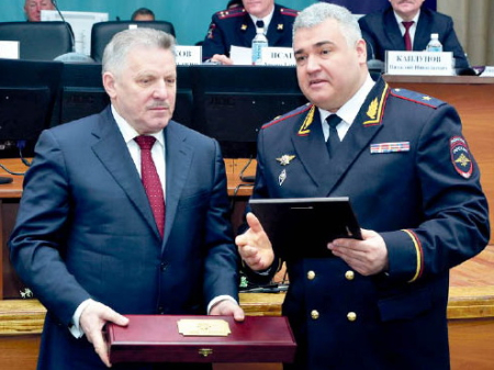 У полиции много забот - покой и порядок она бережет