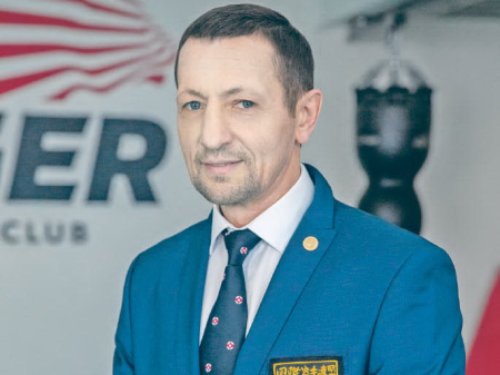 «Шаг к добру» и прыжок с парашютом